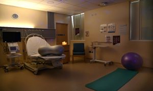 Labour ward including a birthing ball
