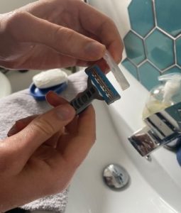 Person removing the safety cap from the razor